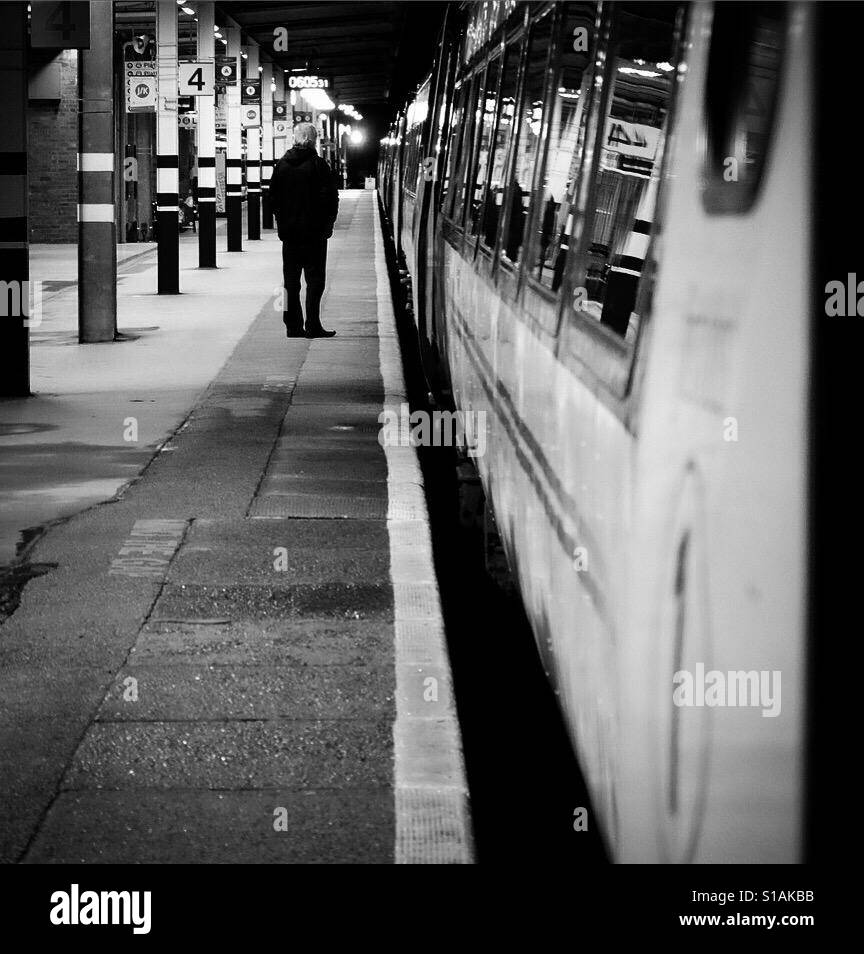 La piattaforma 4.... Doncaster stazione ferroviaria. Foto Stock