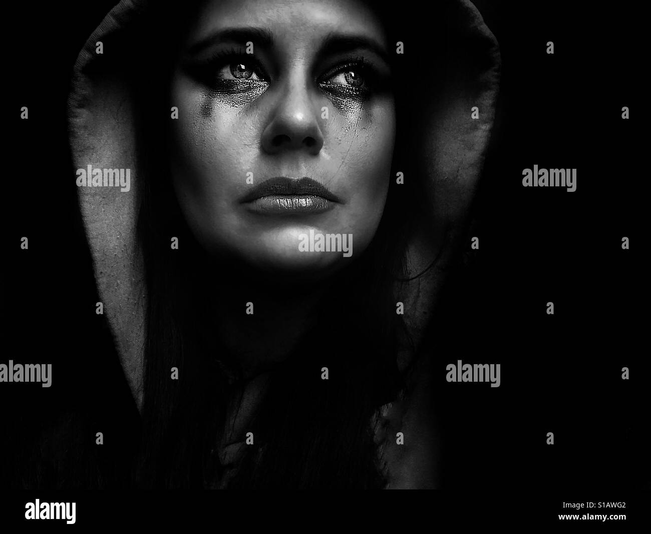 Bianco e nero ritratto di donna che piange Foto Stock