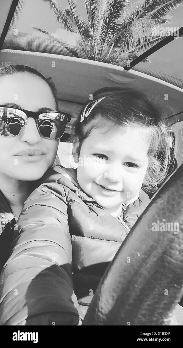 Mamma e figlia selfie auto Foto Stock