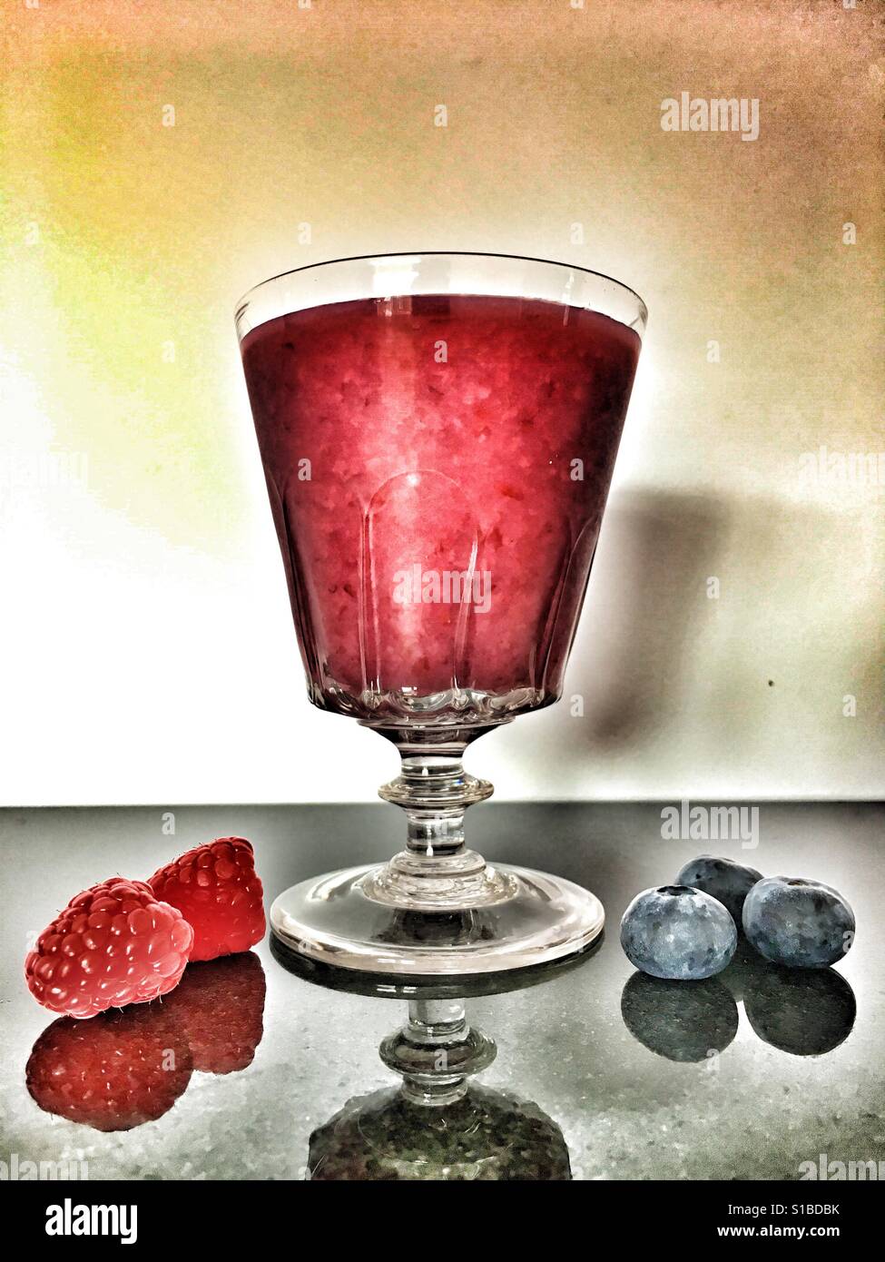 Cocktail di frutta - Immagine stock catturata con smartphone