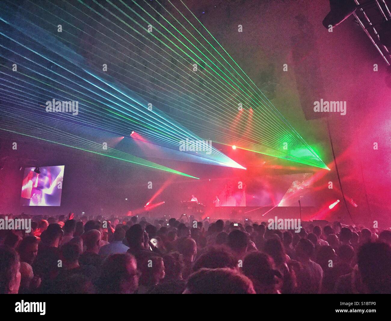 Laser a un concerto - Immagine stock catturata con smartphone