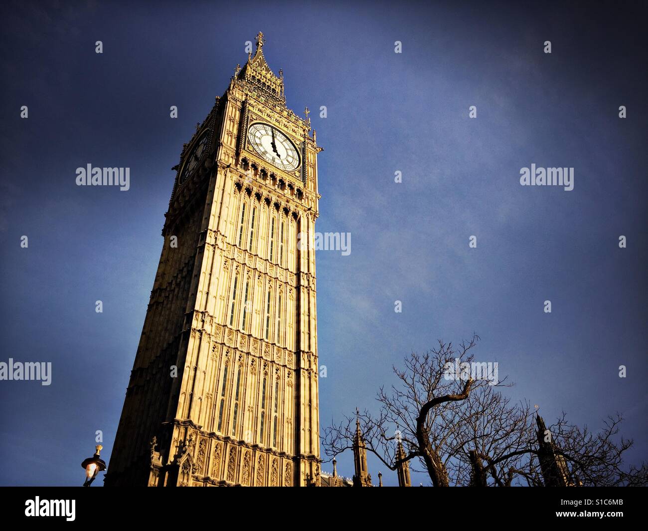 La regina Elisabetta La Torre anche conosciuto come Big Ben presso le Case del Parlamento europeo a Londra. Foto Stock