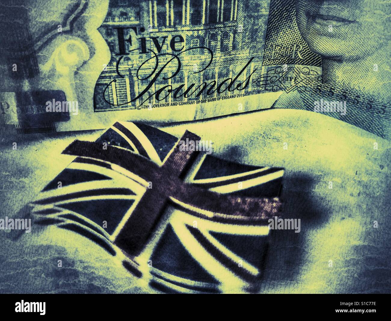 Britannica Union Jack flag e un £5 nota - Immagine stock catturata con smartphone