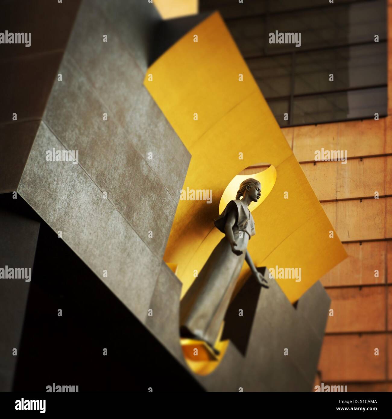 Ingresso della chiesa nel centro di Los Angeles - Immagine stock catturata con smartphone