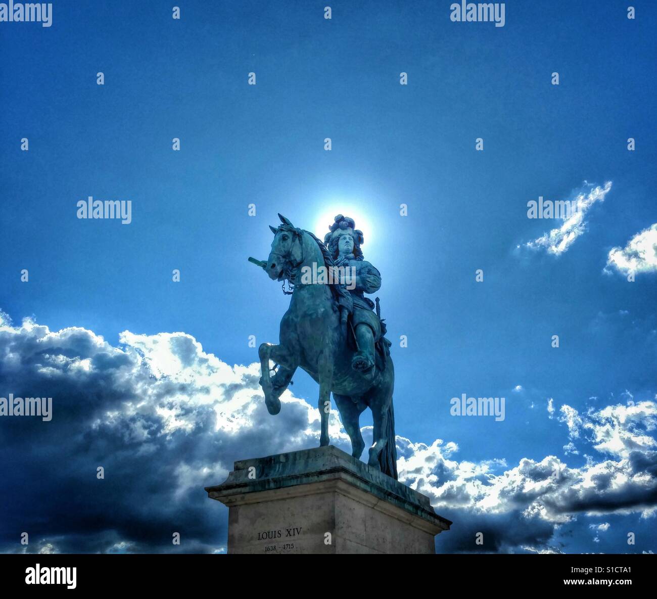 Il re Luigi al palazzo di Versailles Foto Stock