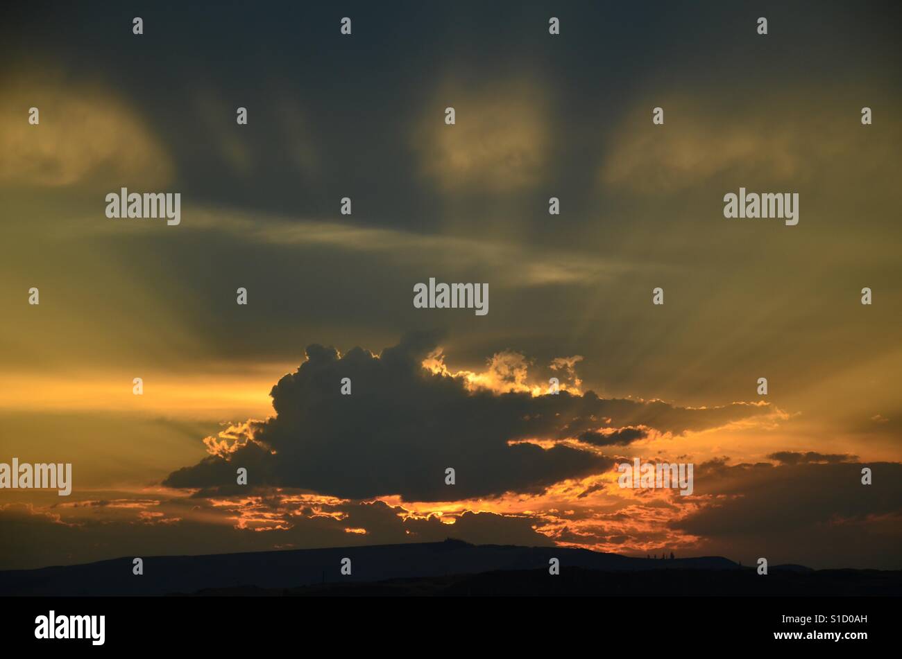 Spettacolari le nuvole e sunray! Prese al tramonto vicino al Dalles, Oregon. Foto Stock