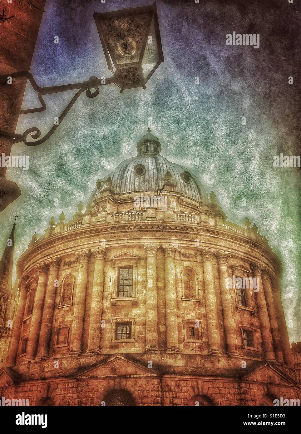 Un effetto di grunge immagine della Radcliffe Camera edificio a Oxford, Inghilterra. Questo stile neoclassico, edificio palladiano, ospita la Radcliffe Science Library. Credito foto - © COLIN HOSKINS. Foto Stock