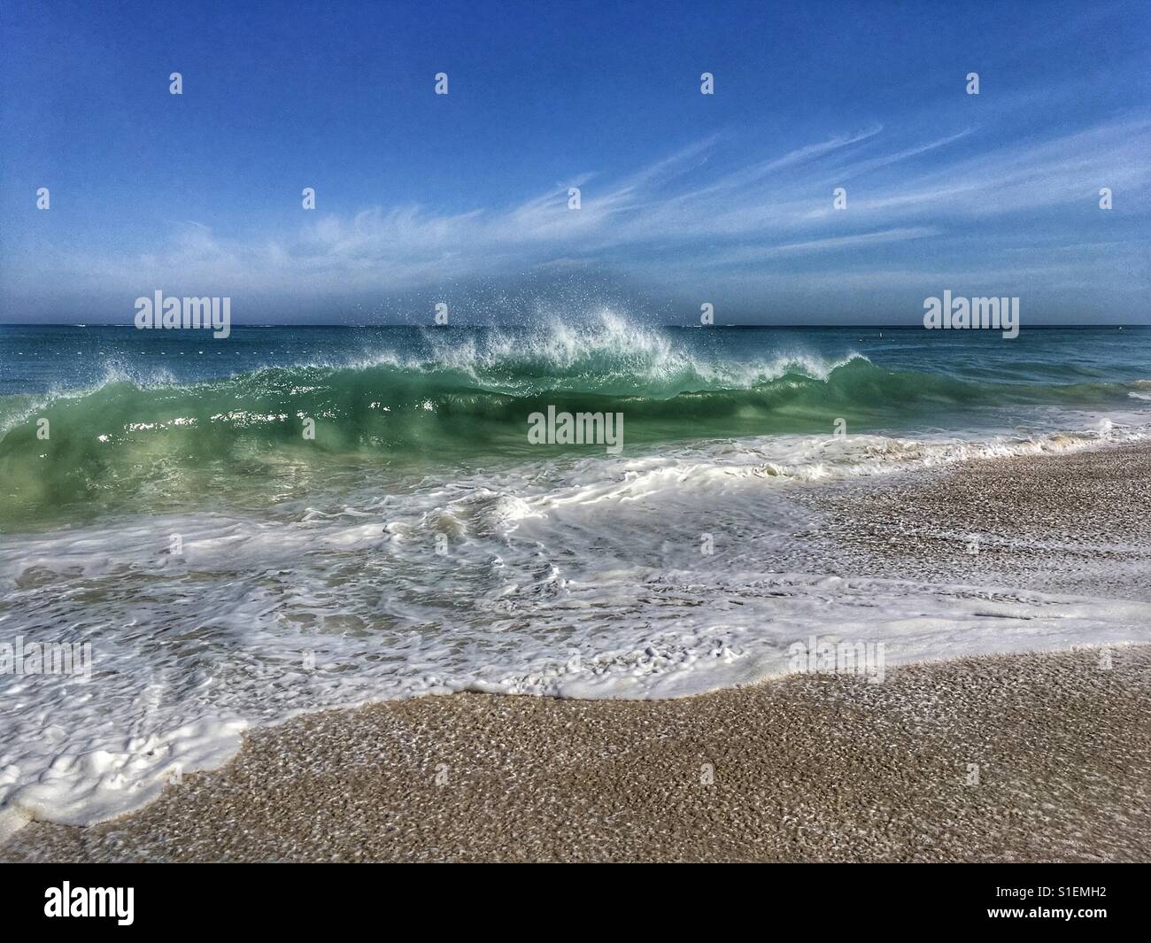 Rottura di onde sulla spiaggia Perth Western Australia Foto Stock