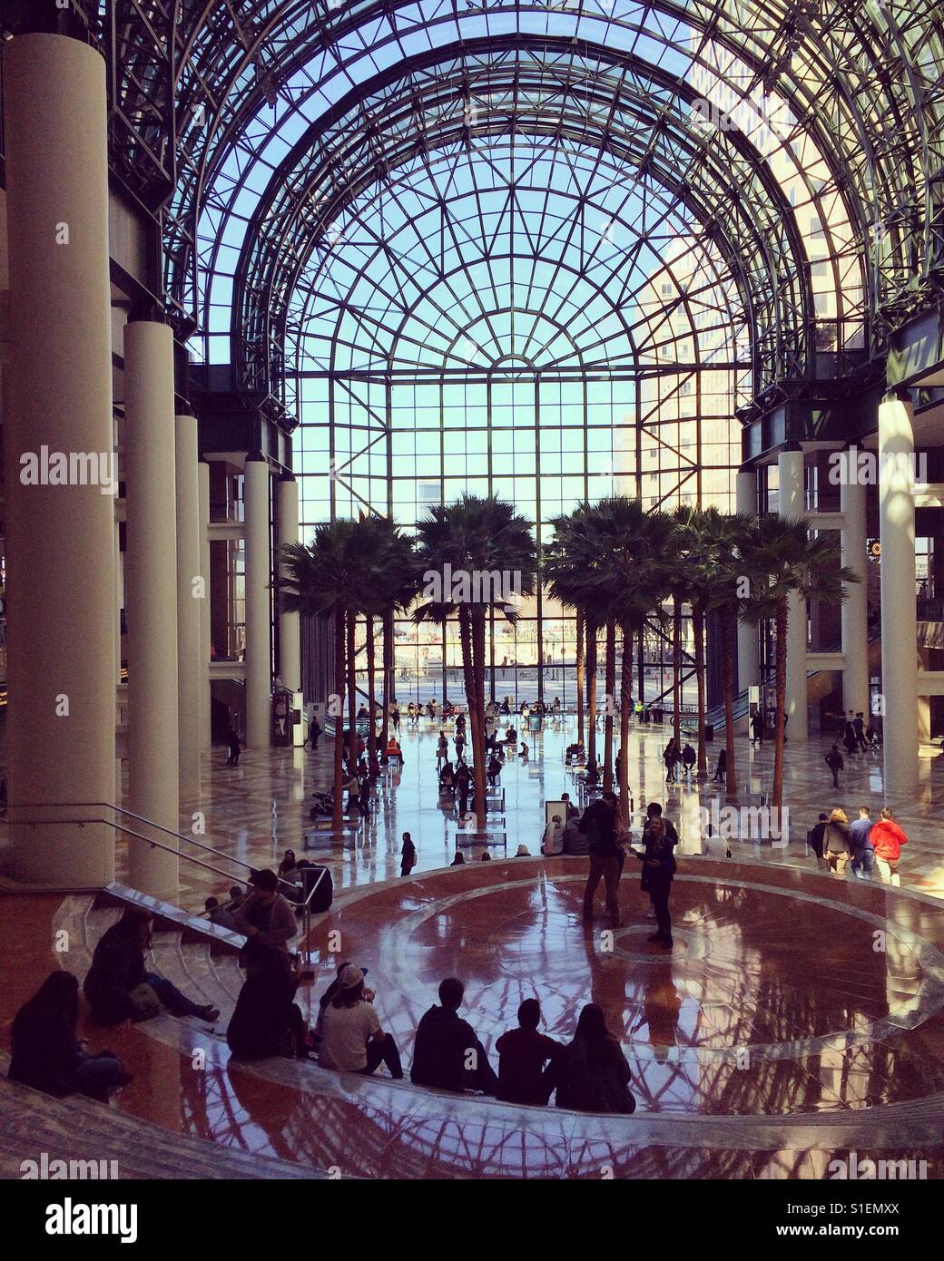 Atrium, Brookfield Place, New York City - Immagine stock catturata con smartphone