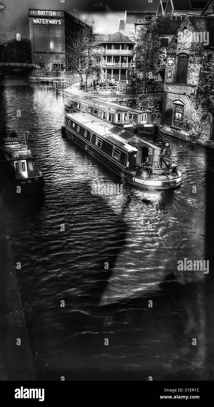 Houseboat lifestyle, Nottingham, Inghilterra - Immagine stock catturata con smartphone