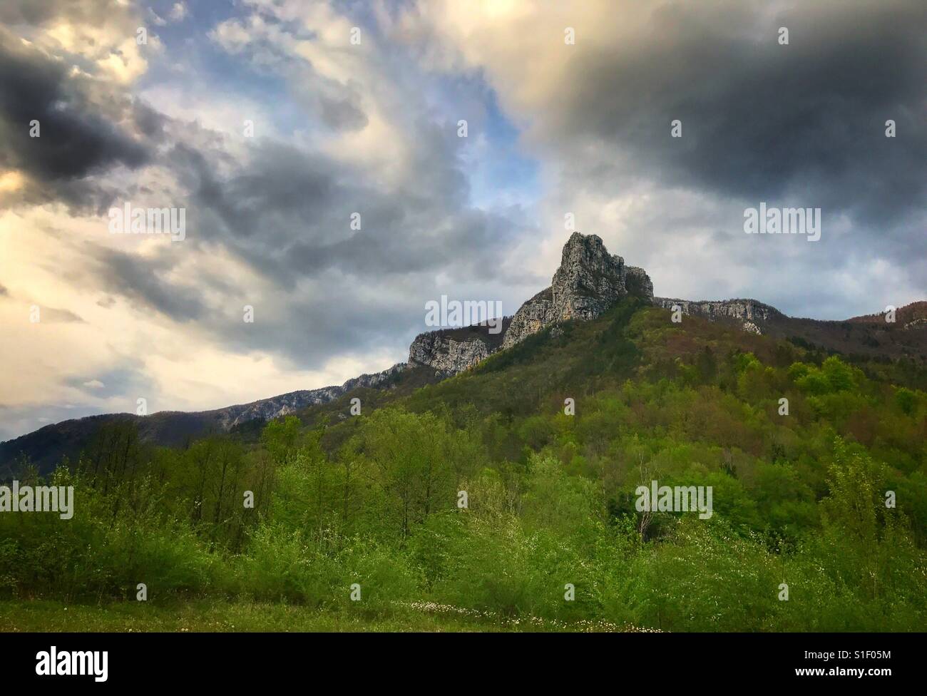 La Slovenia, bellissimo paesaggio nuvoloso. Foto Stock