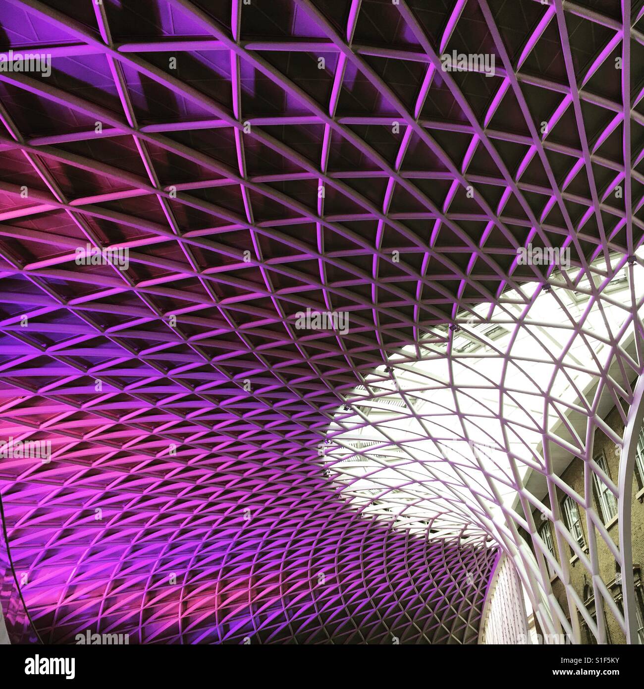 London kings cross astratto a soffitto Foto Stock