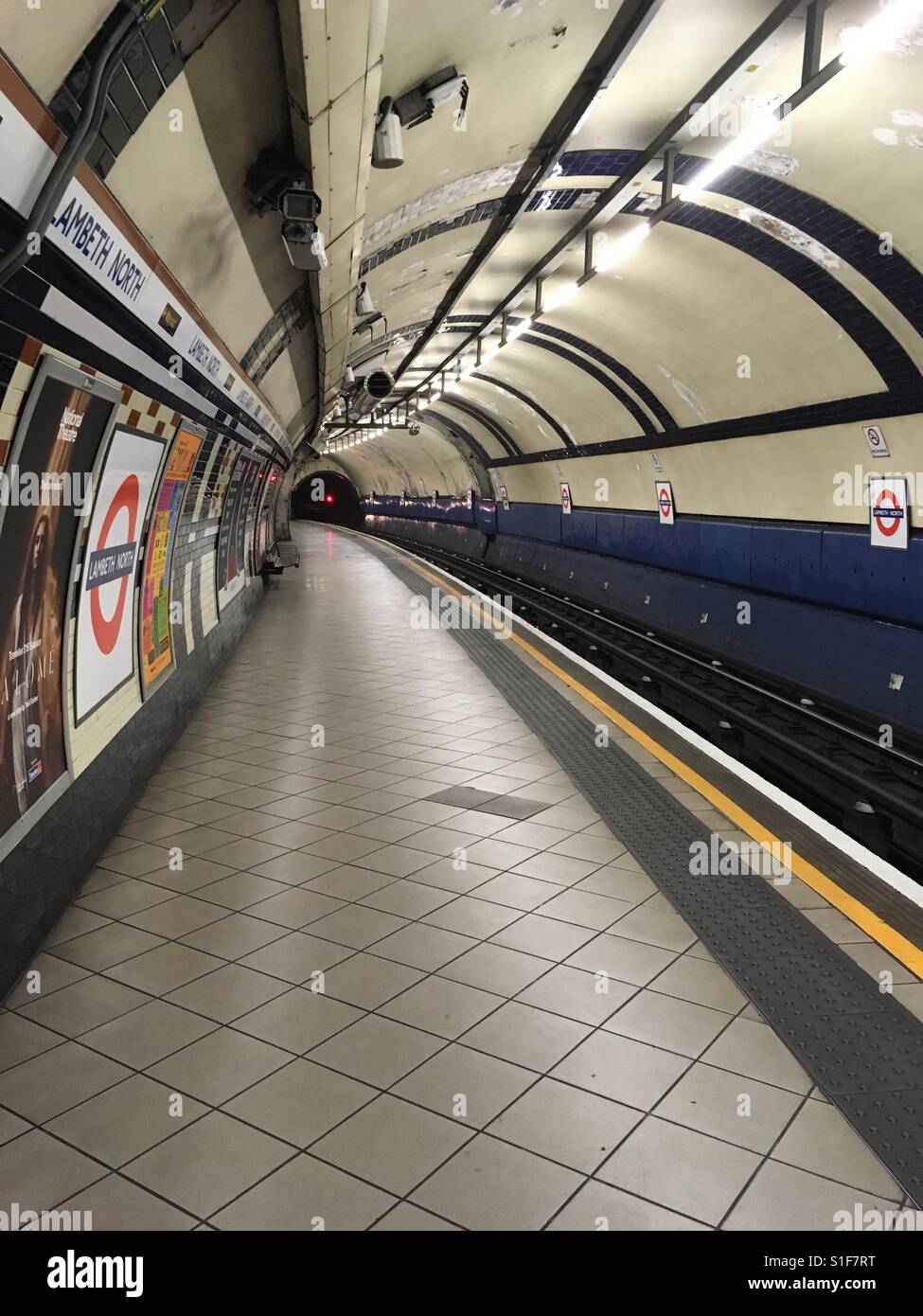 Vuoto tubo Londra platform Foto Stock
