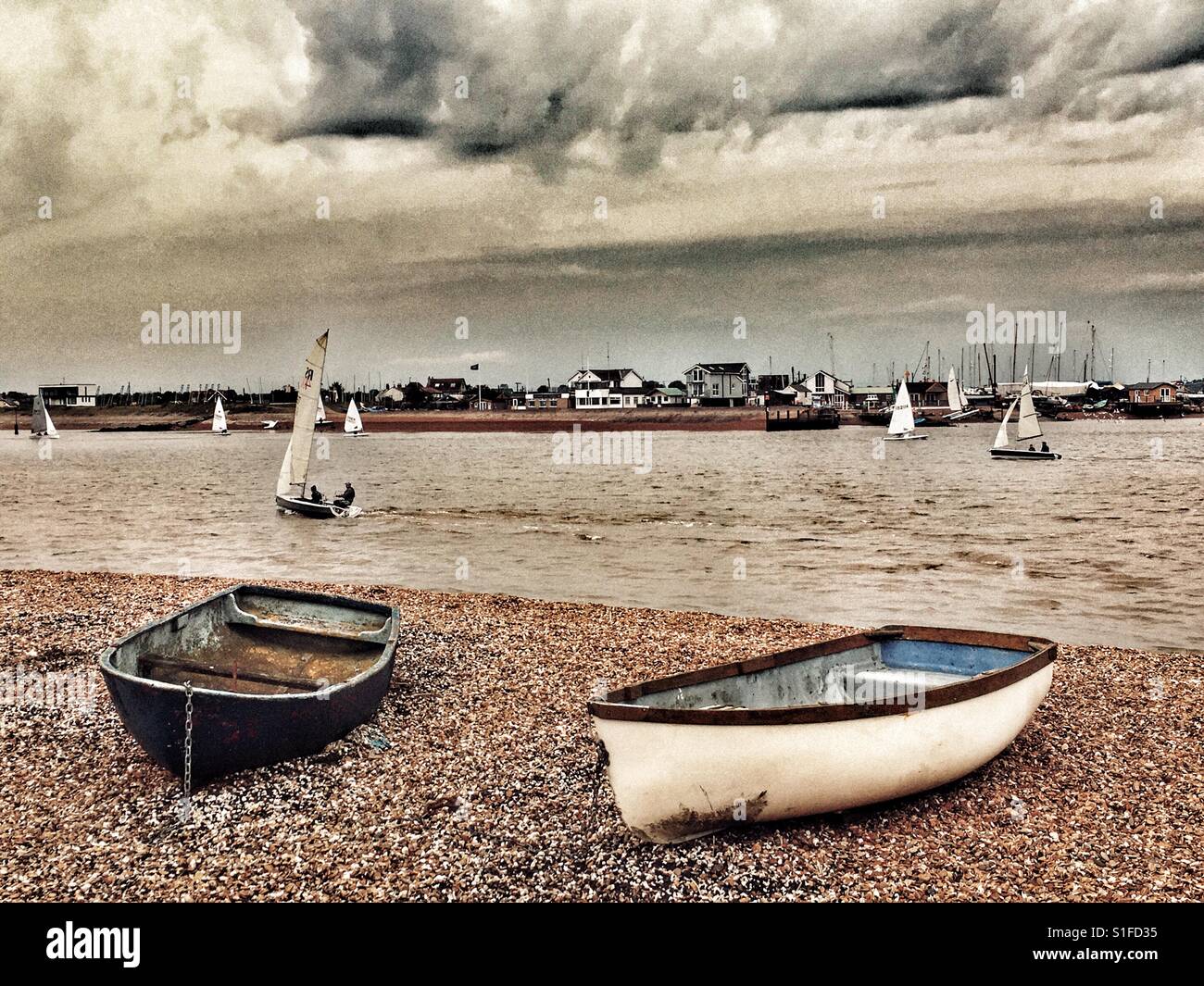 Barca a vela sul Deben - Immagine stock catturata con smartphone