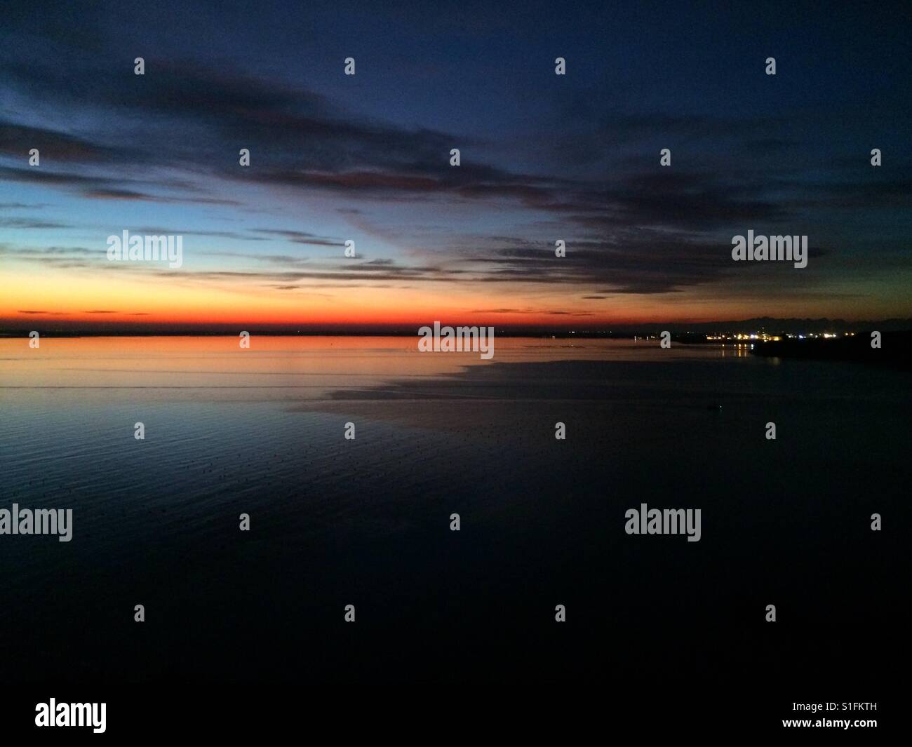 Tramonto sul golfo di Trieste, Italia Foto Stock