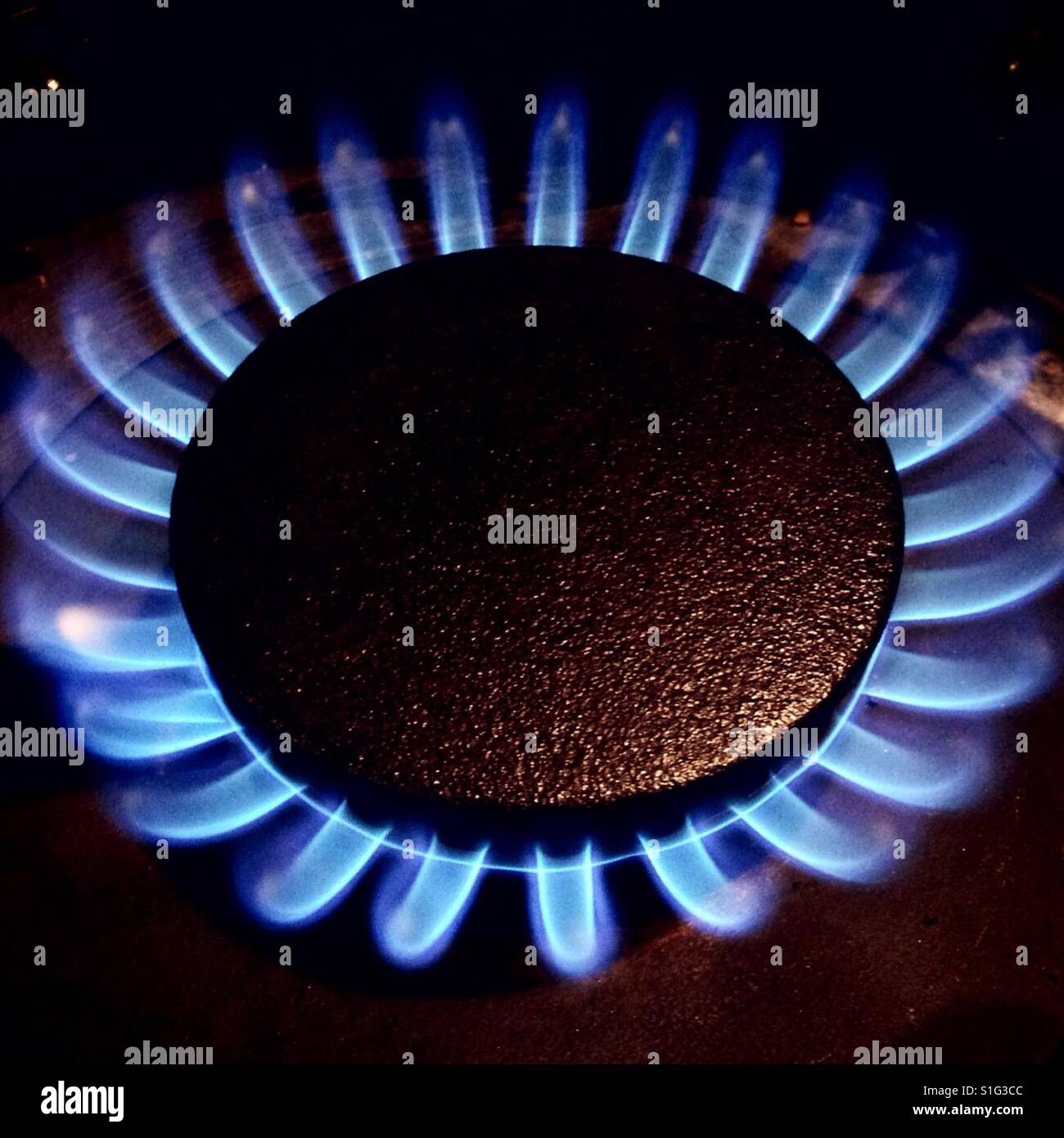 Cucinare con il gas, gas anello sul fornello Foto Stock