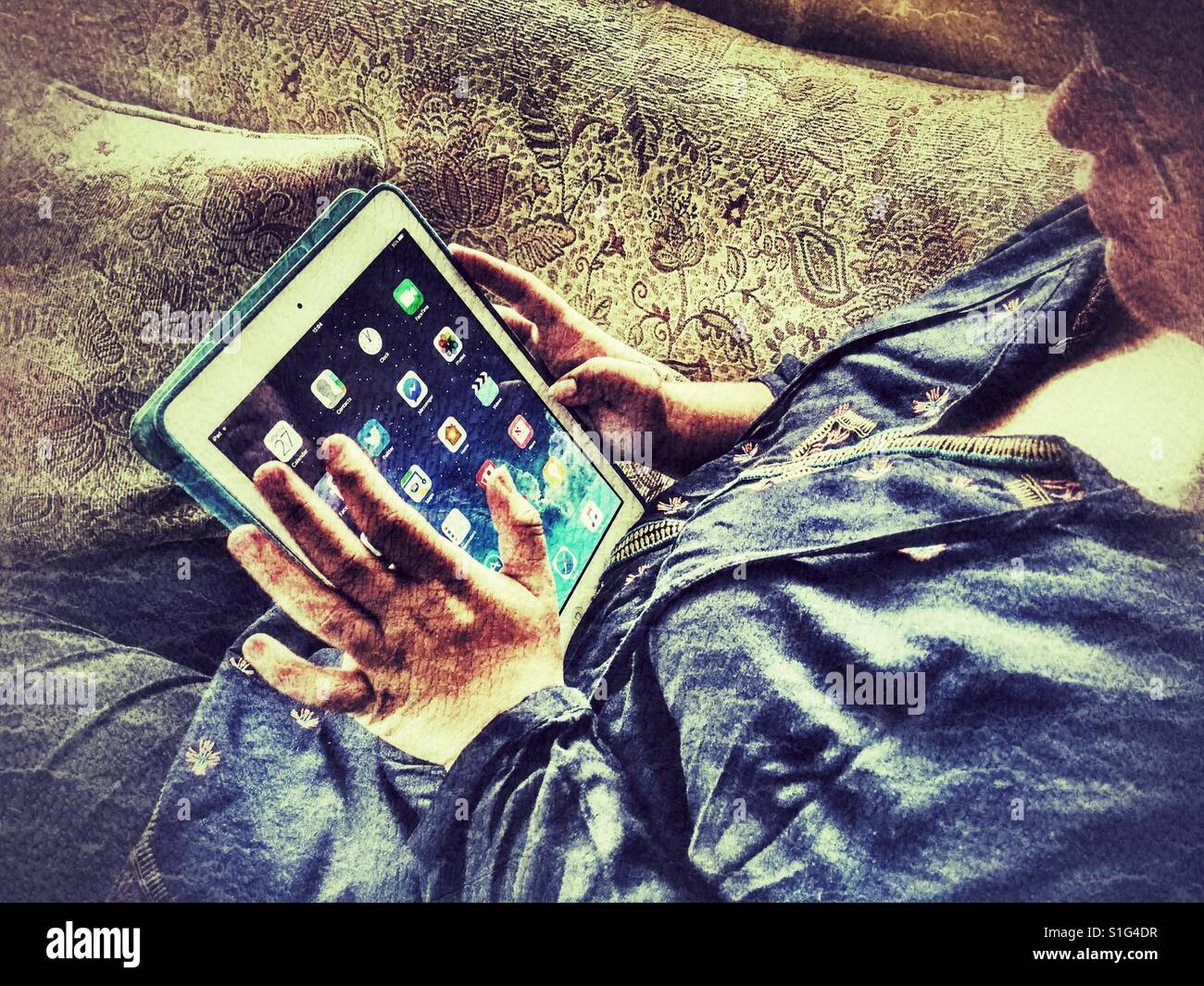 Adolescente con un iPad Foto Stock