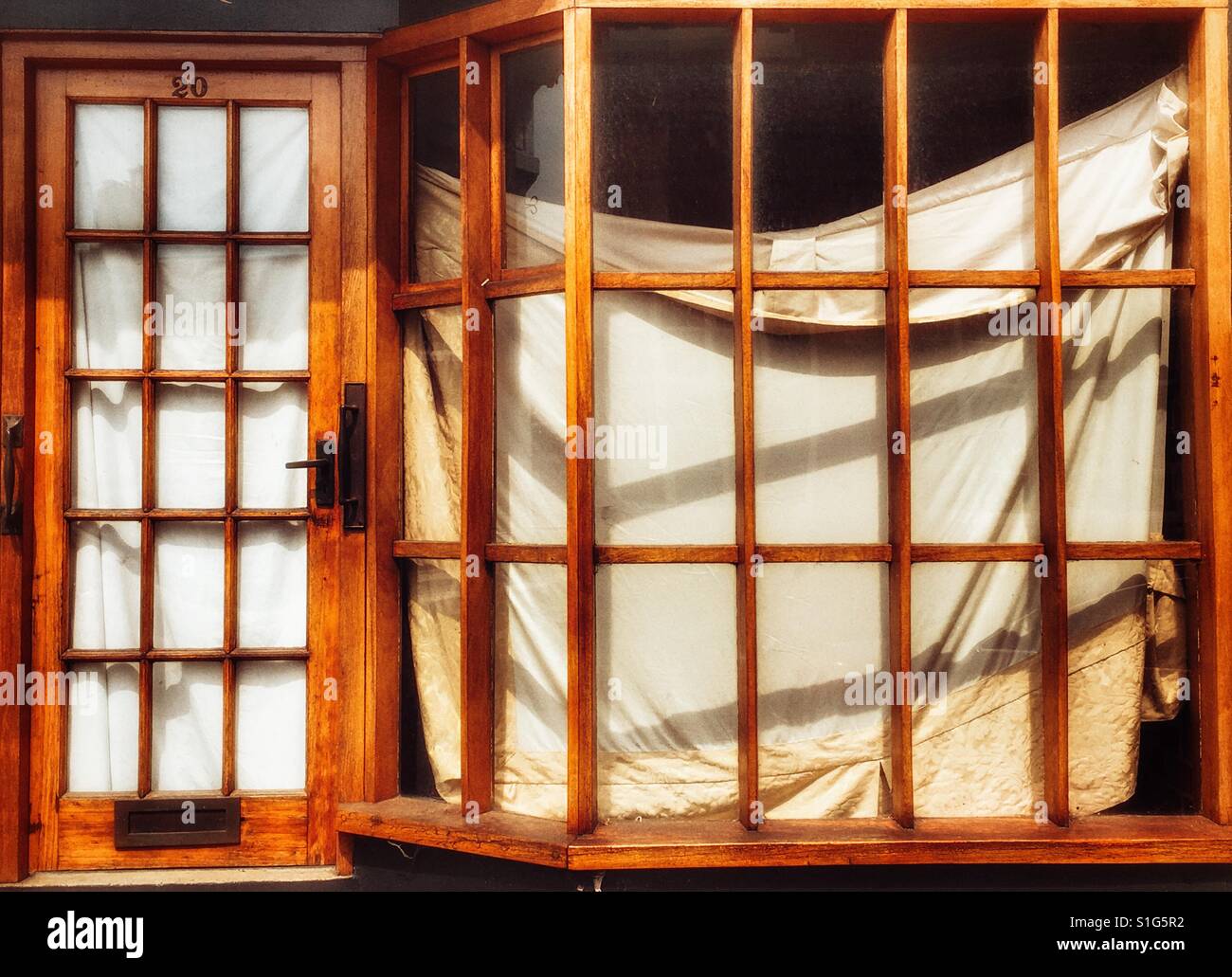 Chiuso il negozio di antiquariato - Immagine stock catturata con smartphone