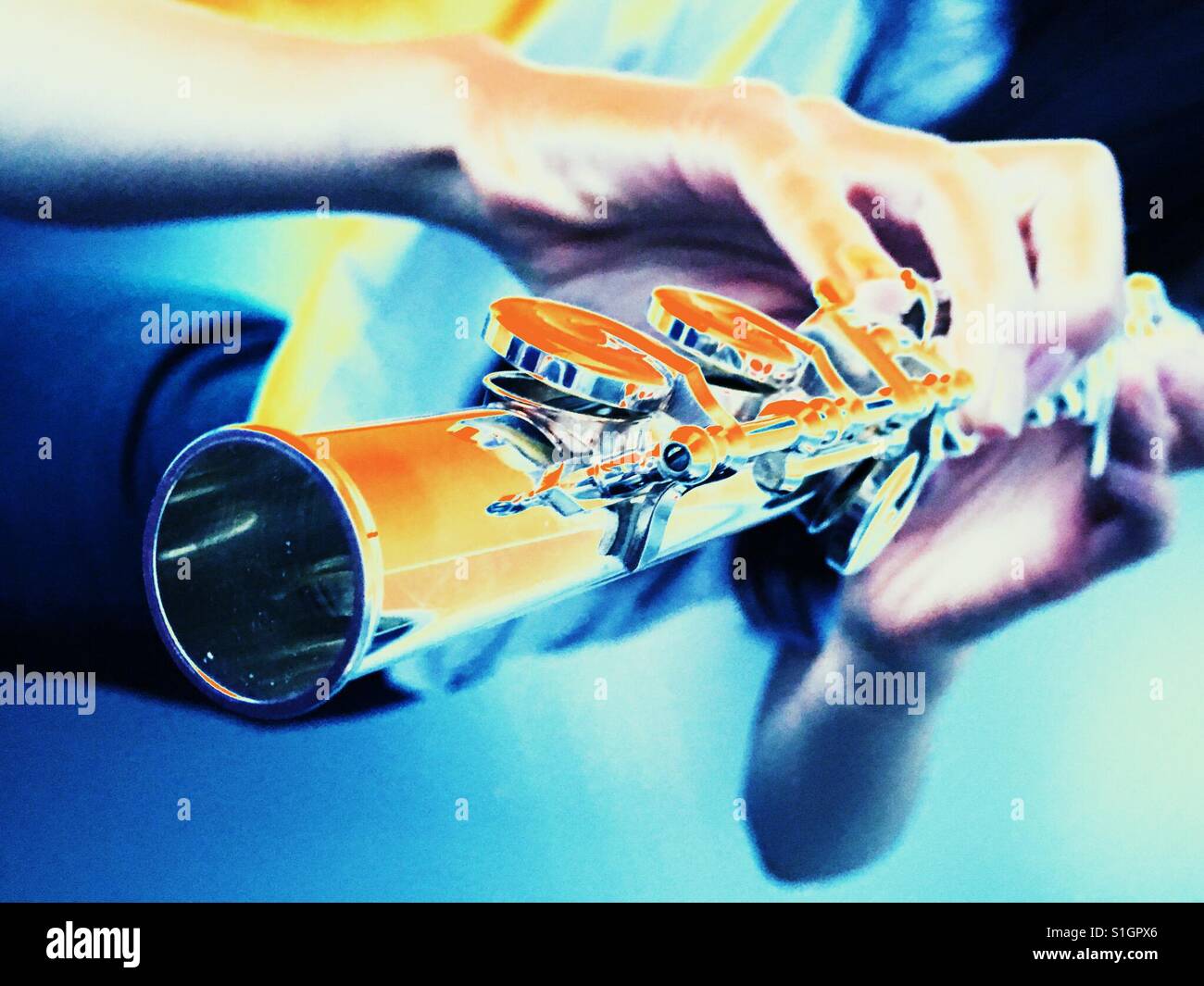 Flauto di essere riprodotti - Immagine stock catturata con smartphone