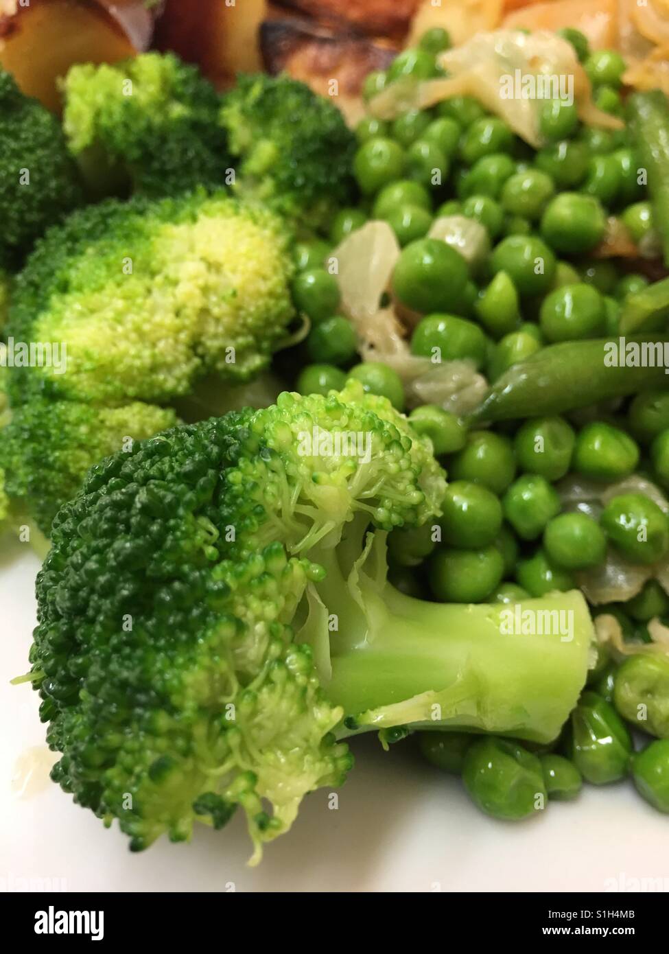 Broccoli e piselli - Immagine stock catturata con smartphone