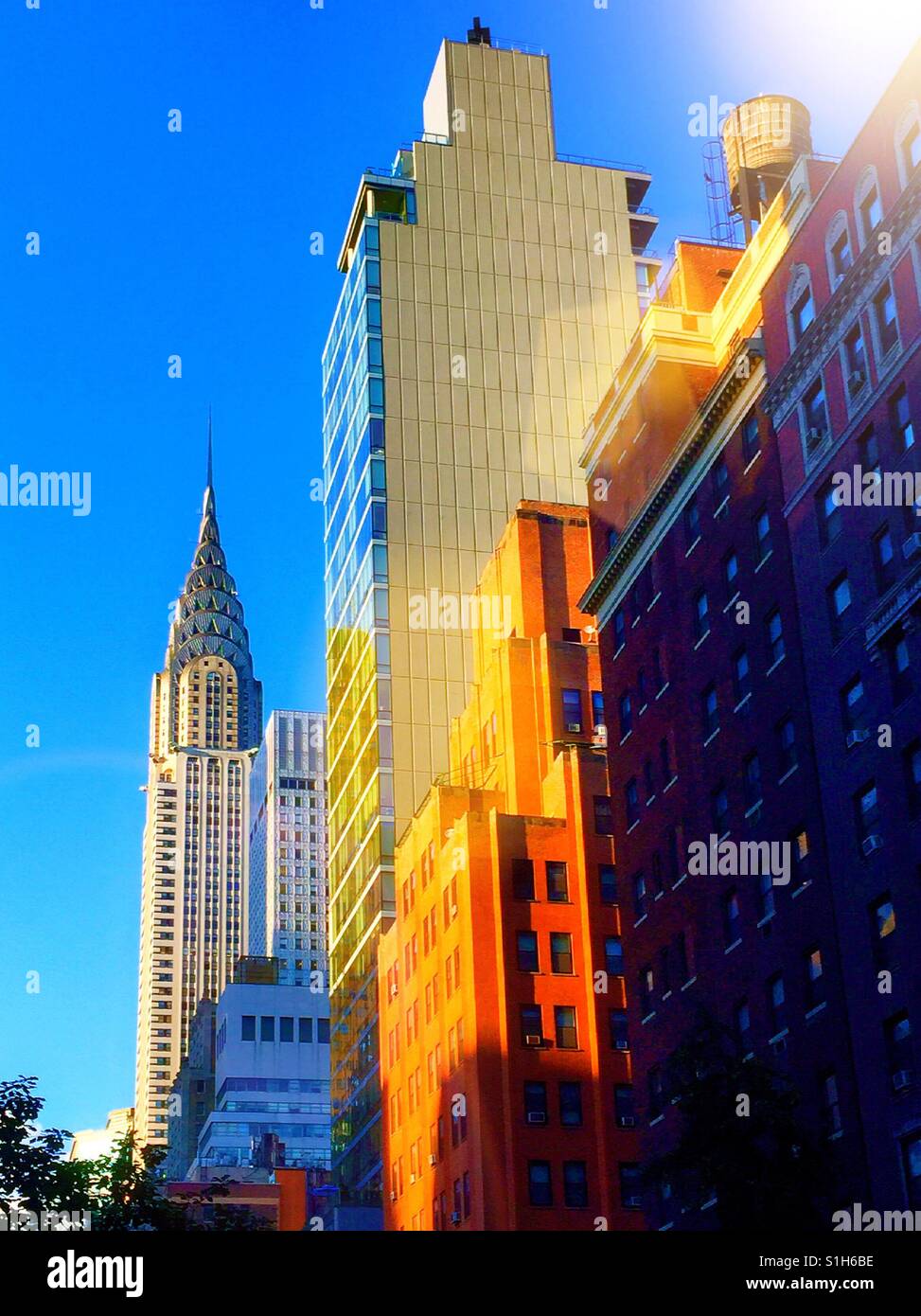 Vista del Chrysler building guardando a Nord sulla Lexington Ave., Manhattan NYC, Stati Uniti d'America. Foto Stock