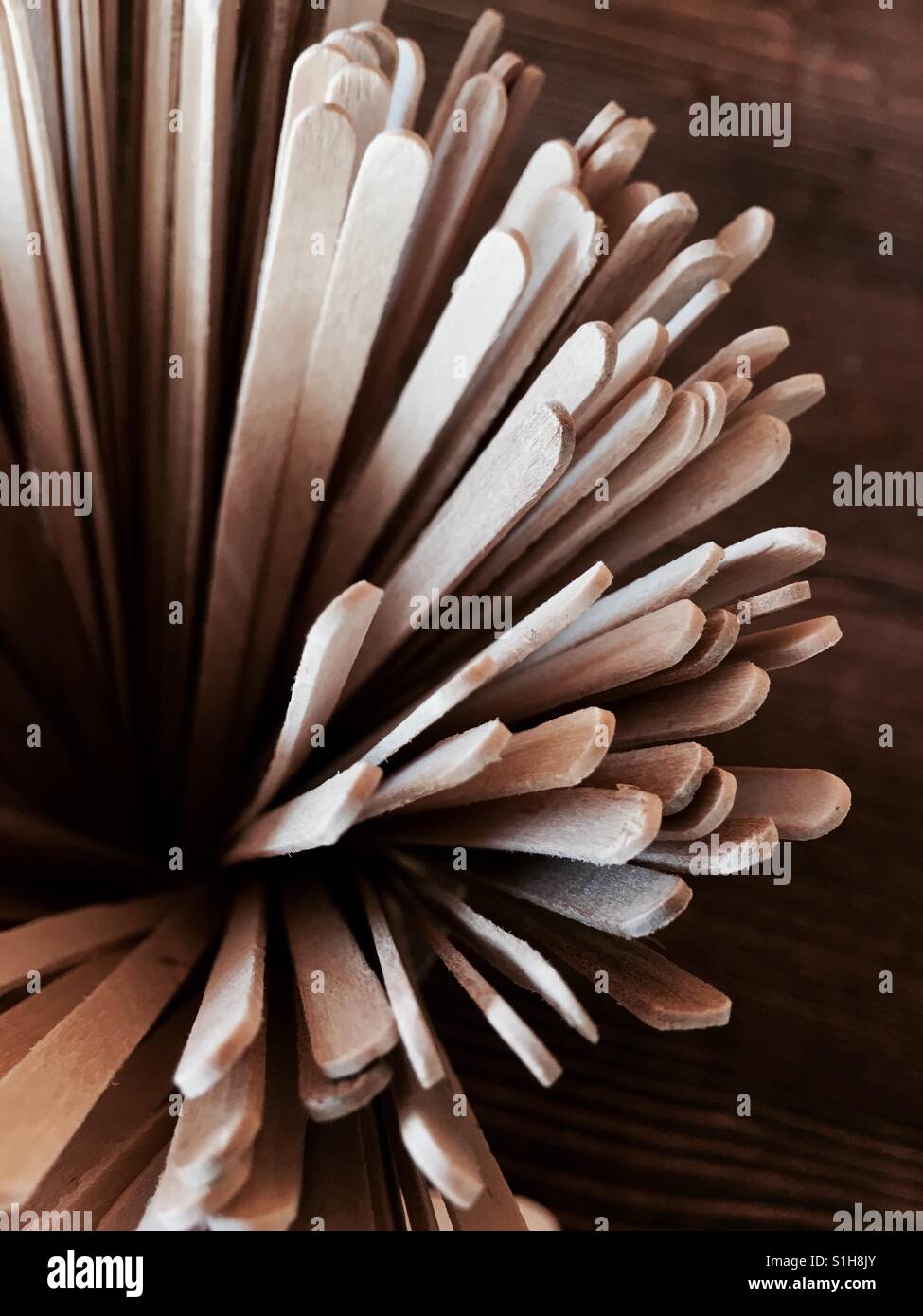 Il tè in legno e agitatori di caffè - Immagine stock catturata con smartphone