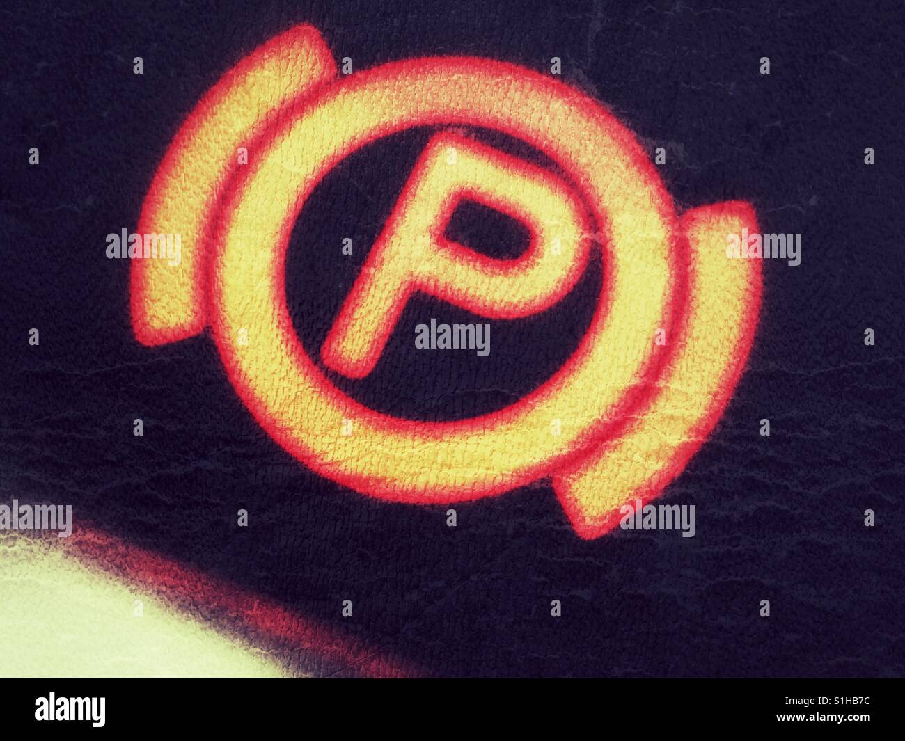 Freno a mano elettrico su, auto parcheggiate Foto Stock