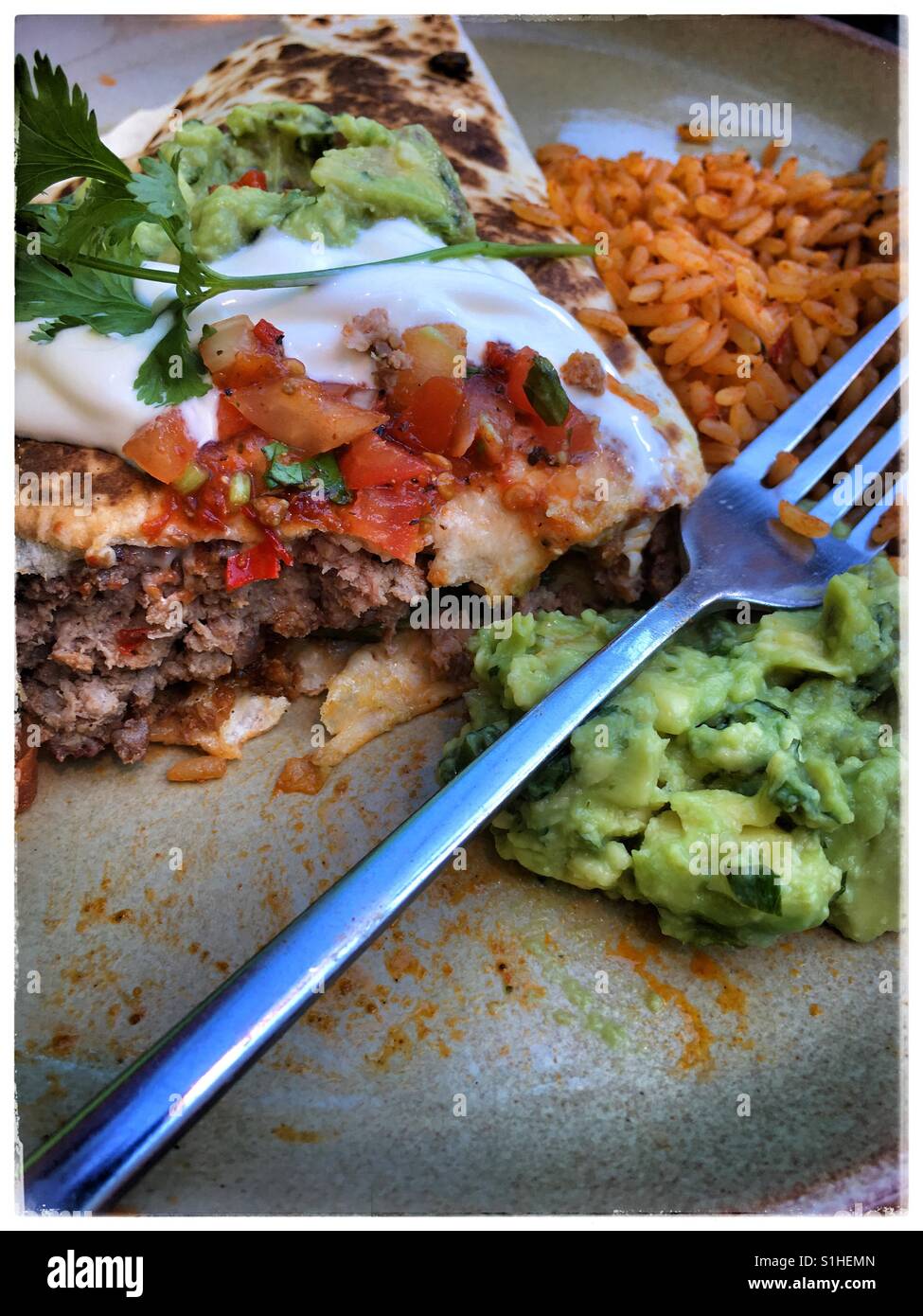 Mezza mangiato pranzo messicano Foto Stock