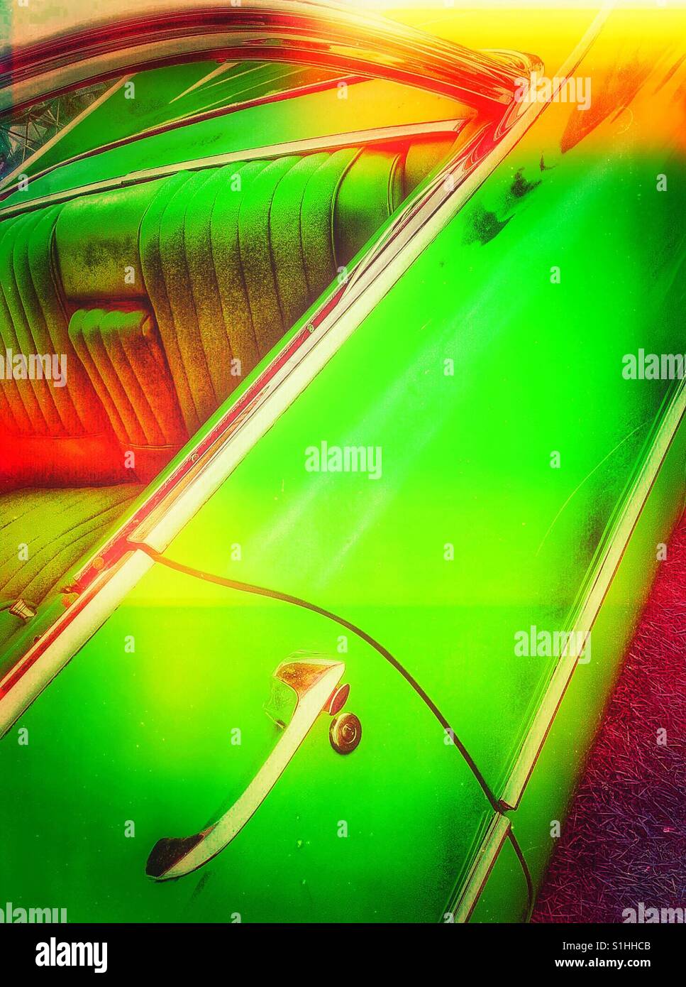 Green classic car - Immagine stock catturata con smartphone