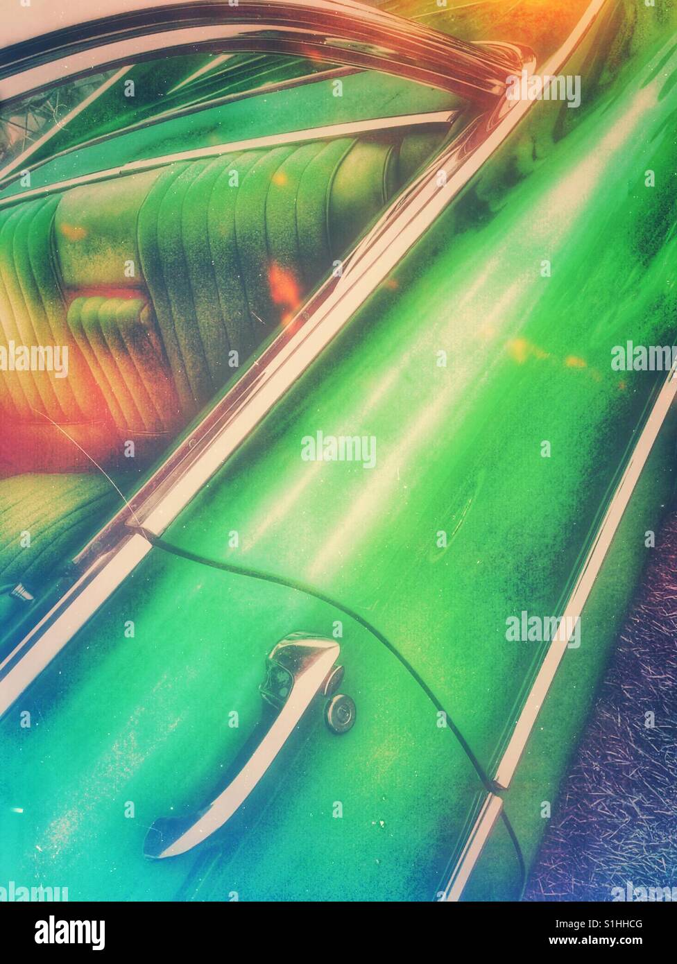 Green classic car - Immagine stock catturata con smartphone