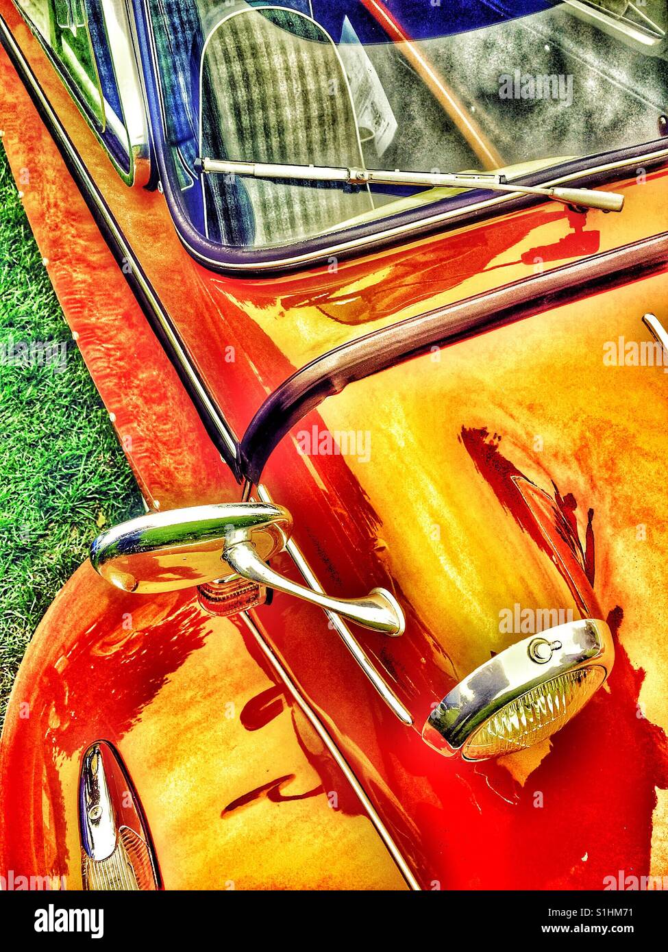 Orange anni cinquanta la bolla auto - Immagine stock catturata con smartphone