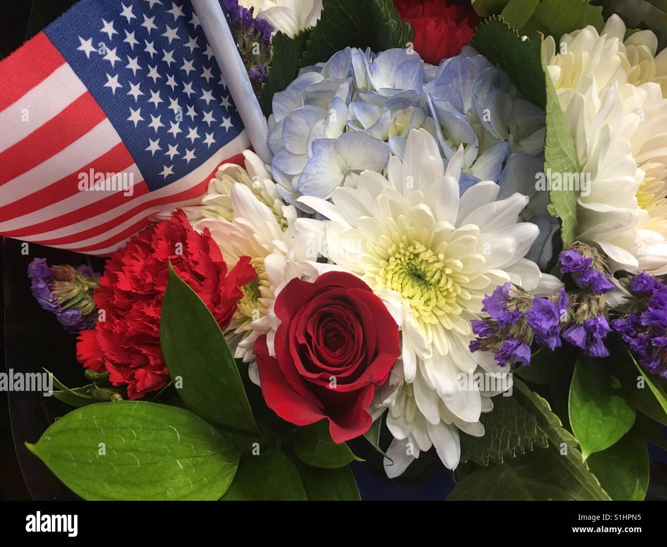 Ghirlanda Floreale Patriottica USA A Goccia 71 Cm - Bandiera Americana Con Fiocco - Per 4 Luglio E Memorial Day