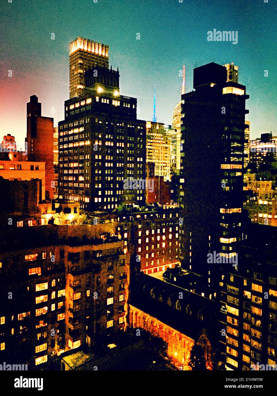 Midtown Manhattan skyline al tramonto, NYC, Stati Uniti d'America. - Immagine stock catturata con smartphone
