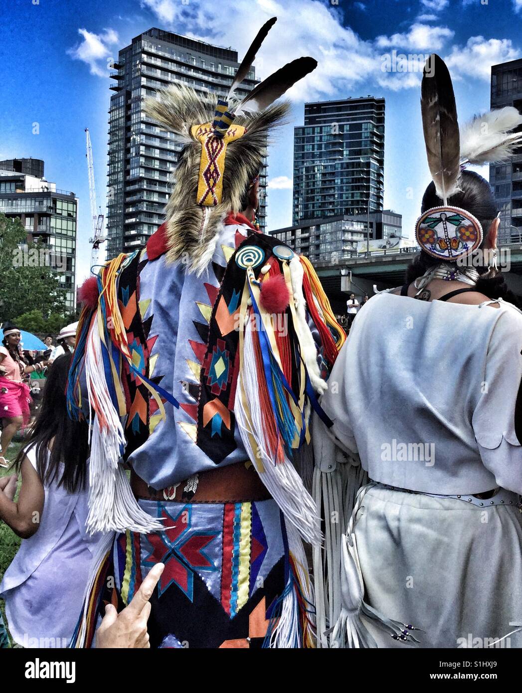 Ballo rotondo a Toronto il Pow Wow. - Immagine stock catturata con smartphone