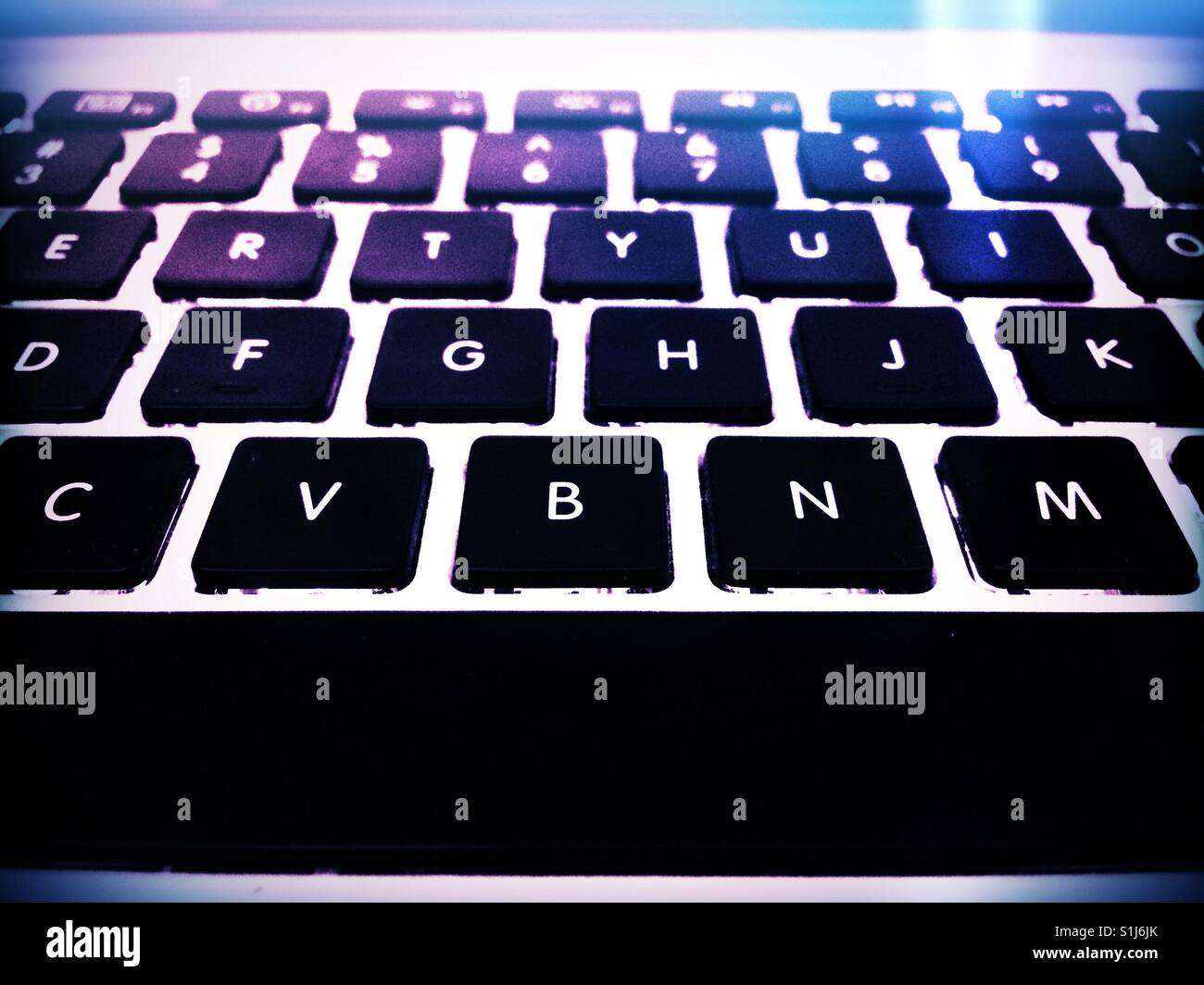 MacBook Apple Pro Keyboard - Immagine stock catturata con smartphone