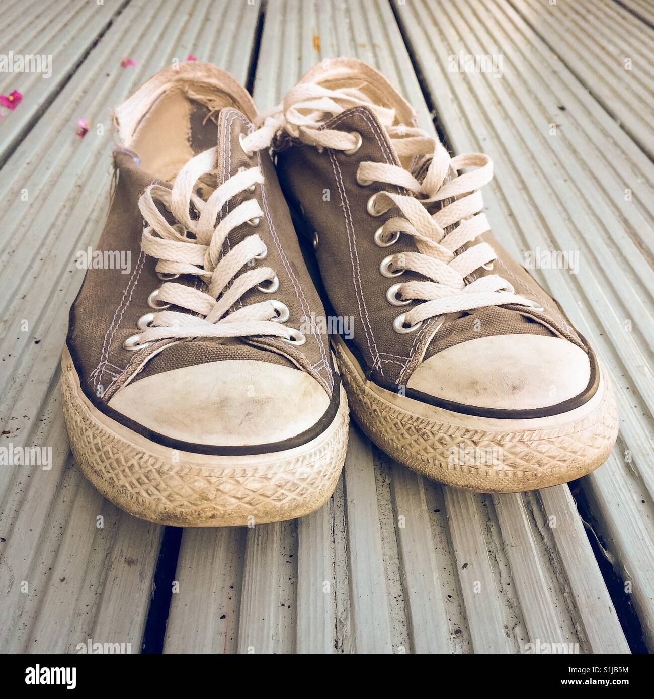 Converse sneakers immagini e fotografie stock ad alta risoluzione - Alamy