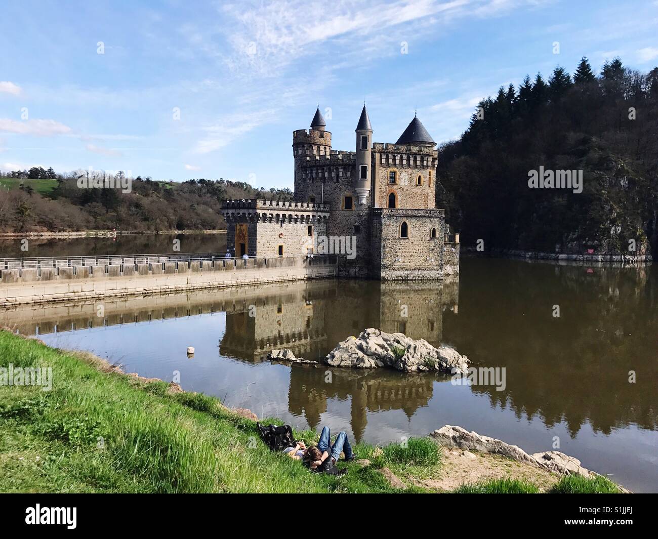 Chateau de la Roche fiume Loira Francia - Immagine stock catturata con smartphone