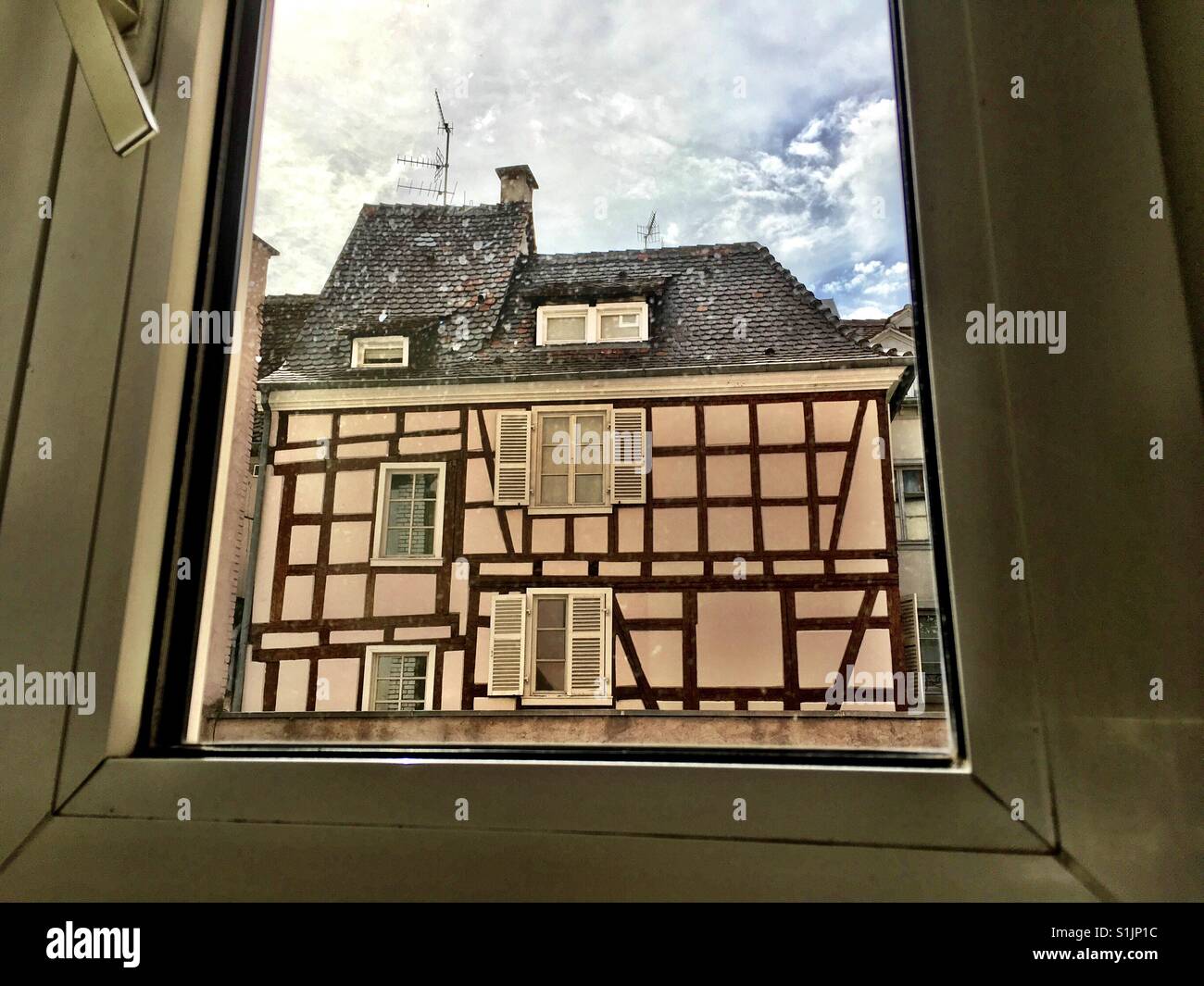Visualizza la finestra nel mio Altstadt sezione di Strasburgo, Francia Foto Stock