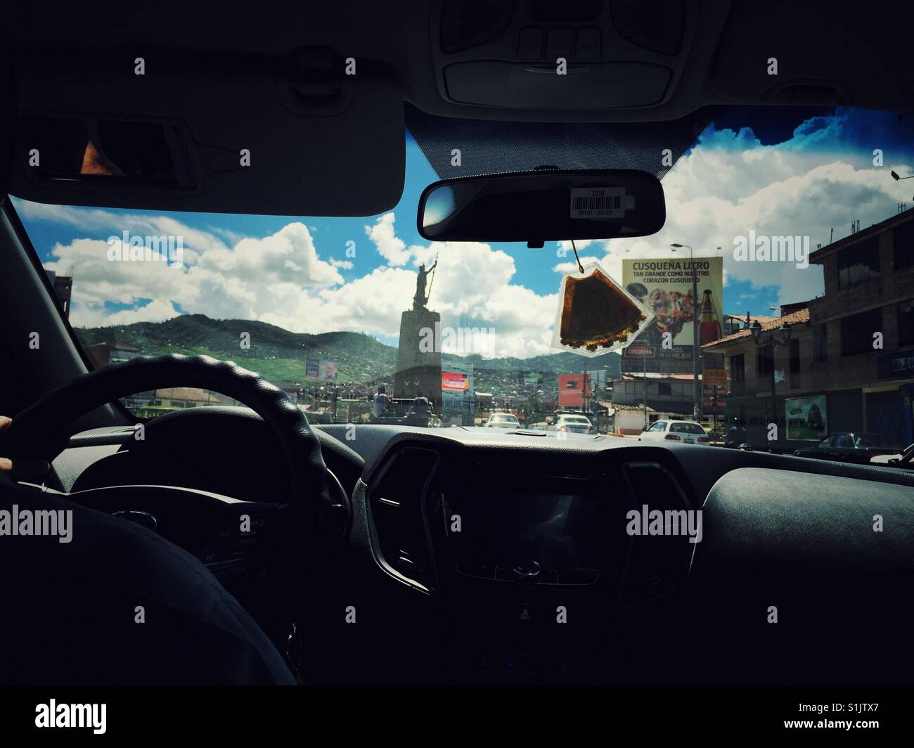 Vista di Cusco dal taxi Foto Stock