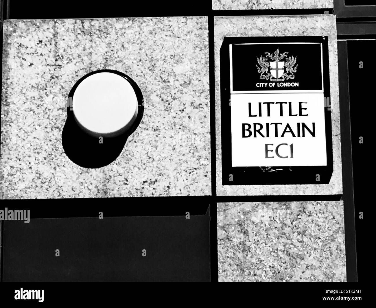 Strada segno Little Britain a Londra in Inghilterra Foto Stock