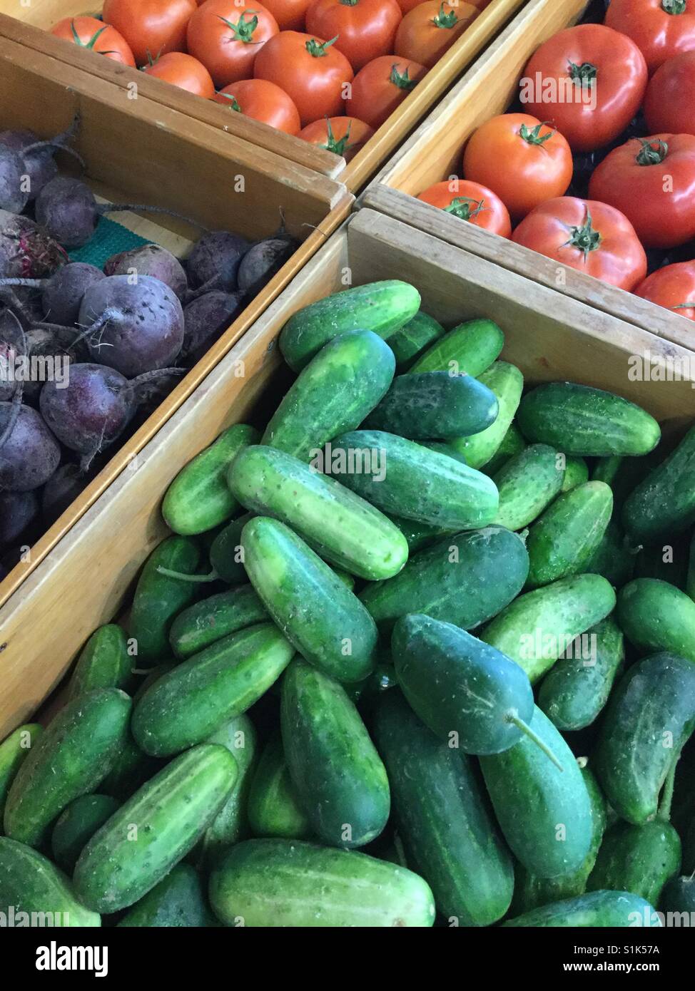 Fresche verdure coltivate localmente. - Immagine stock catturata con smartphone