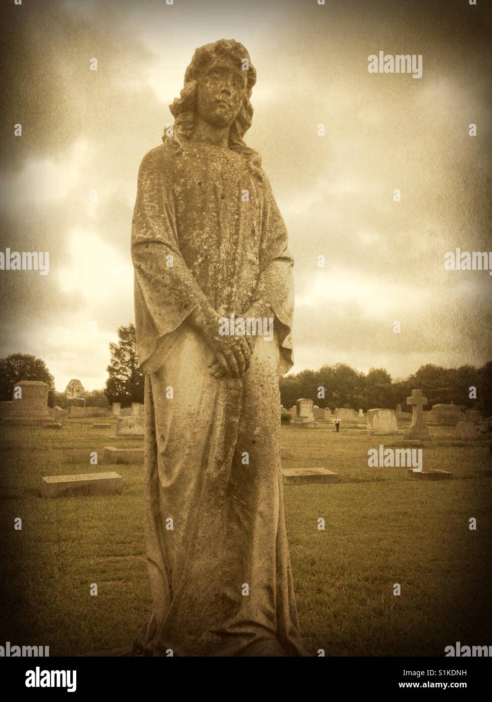 Il lutto donna statua in North Carolina cimitero Foto Stock