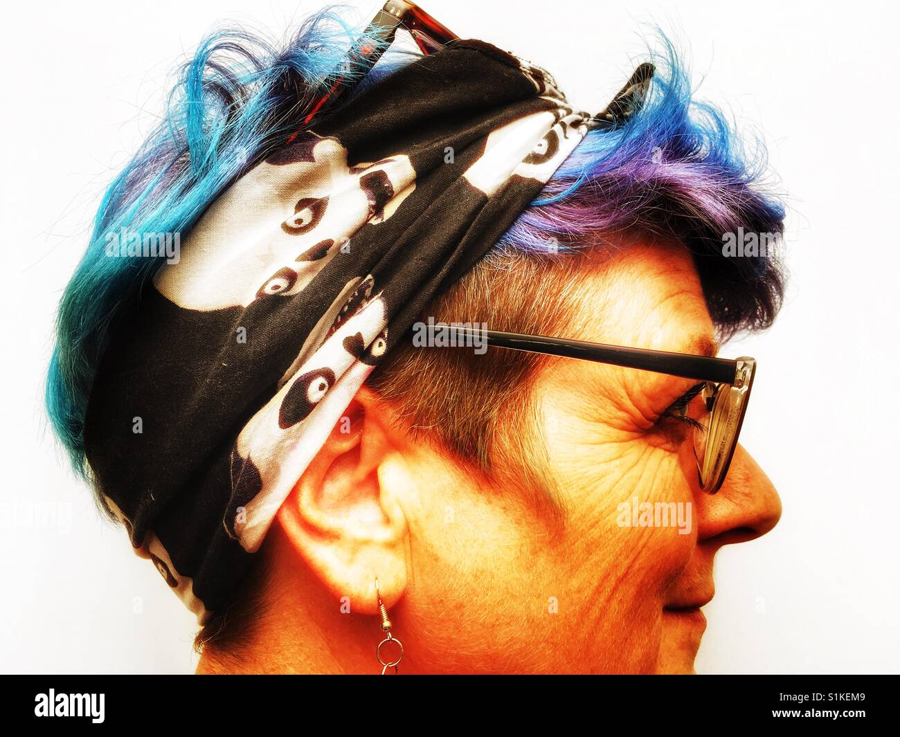 Donna di mezza età con punk acconciatura Foto Stock