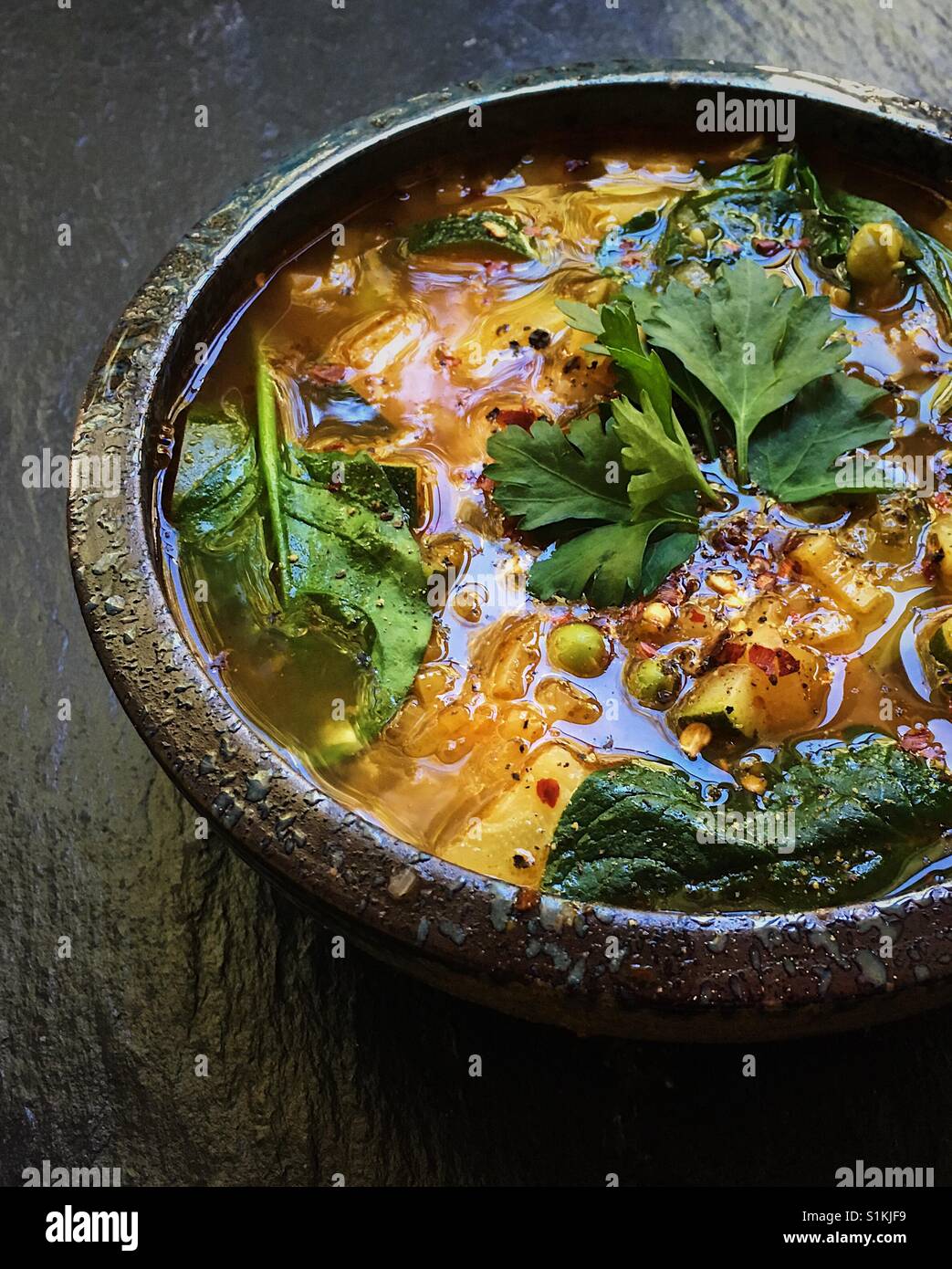 Minestrone fatto in casa - Immagine stock catturata con smartphone