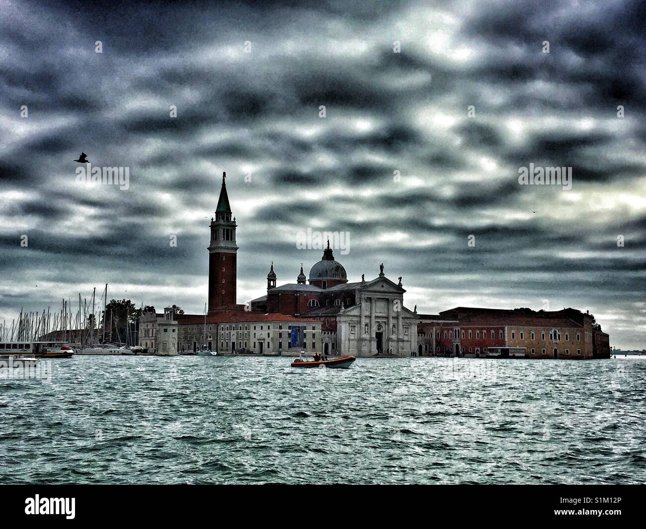Canal Grande di Venezia con una drammatica del cielo. Foto Stock