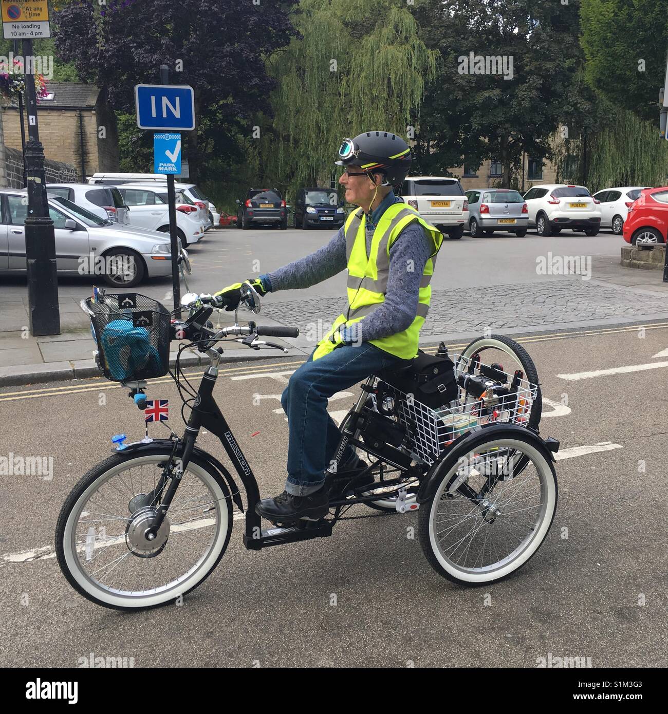 Tre ruote carrello elettrico bike visto in Hebden Bridge, West Yorkshire,  Inghilterra Foto stock - Alamy