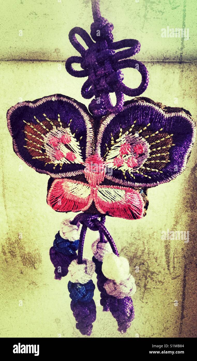 Decorativo farfalla artigianale ornamento. - Immagine stock catturata con smartphone