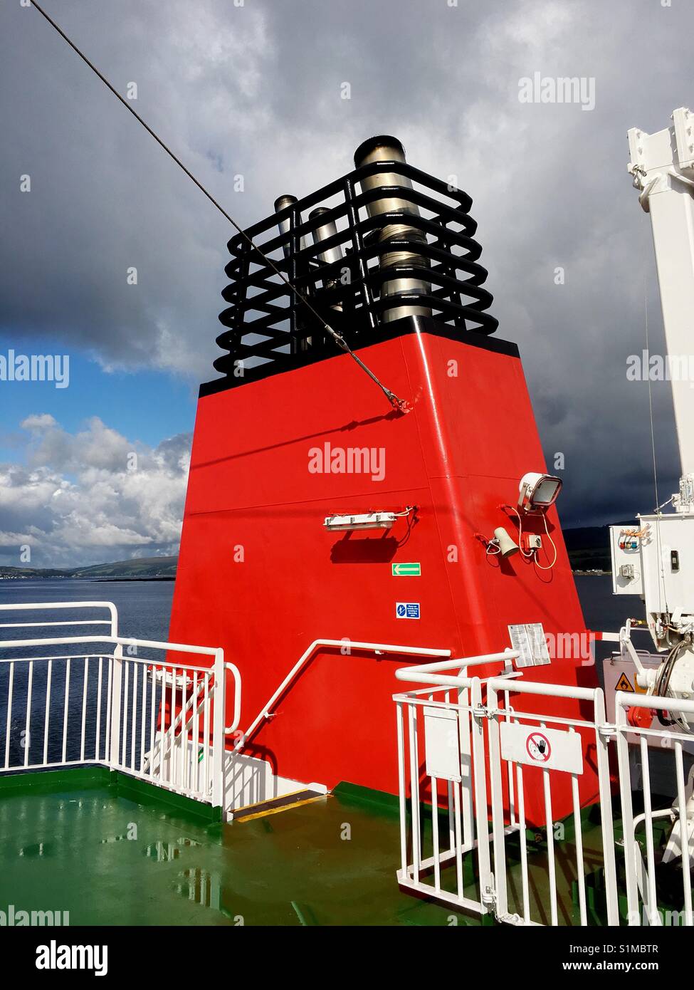 Rosso imbuto di traghetto Foto Stock