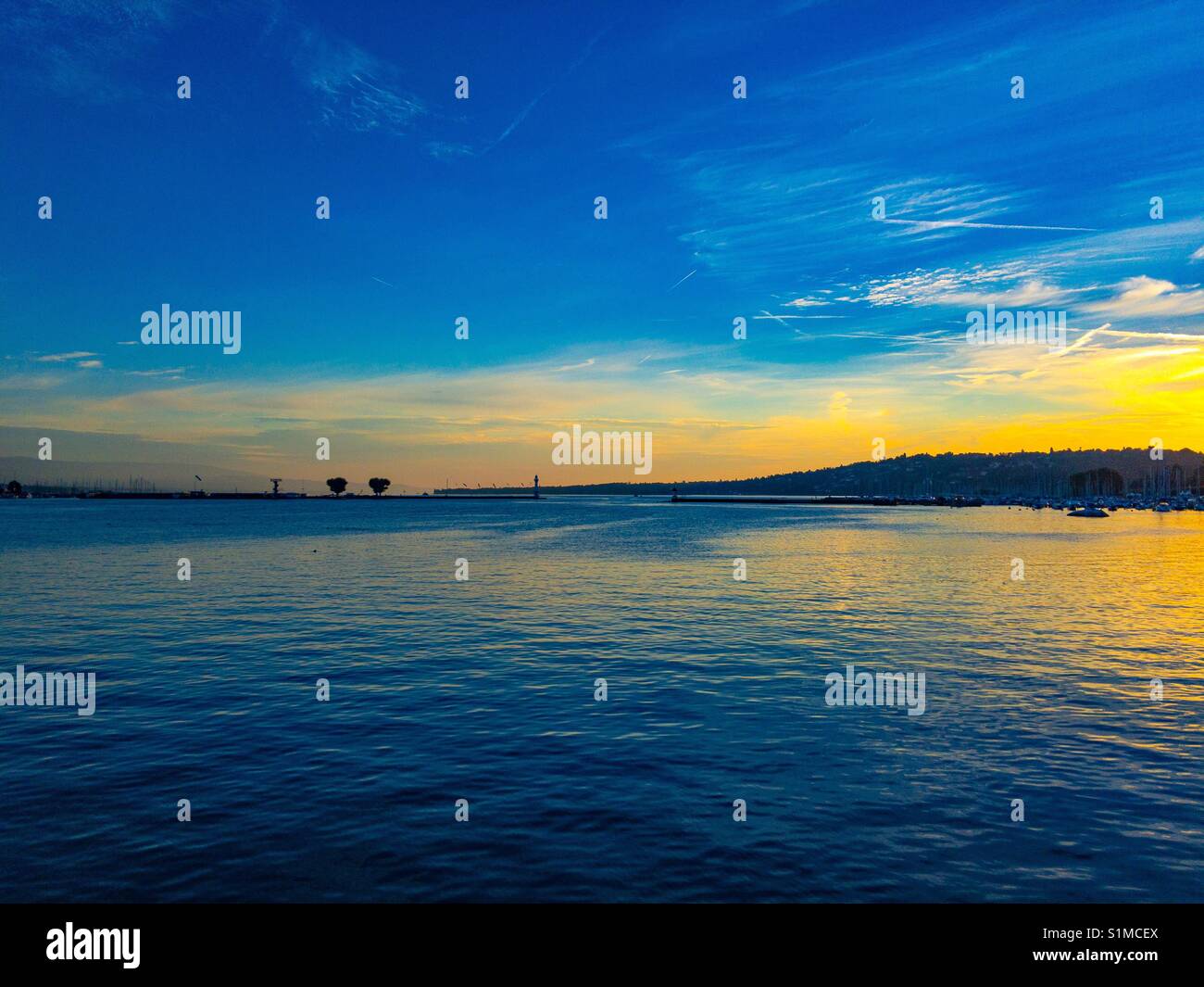 Il lago di Ginevra nella luce del mattino Foto Stock