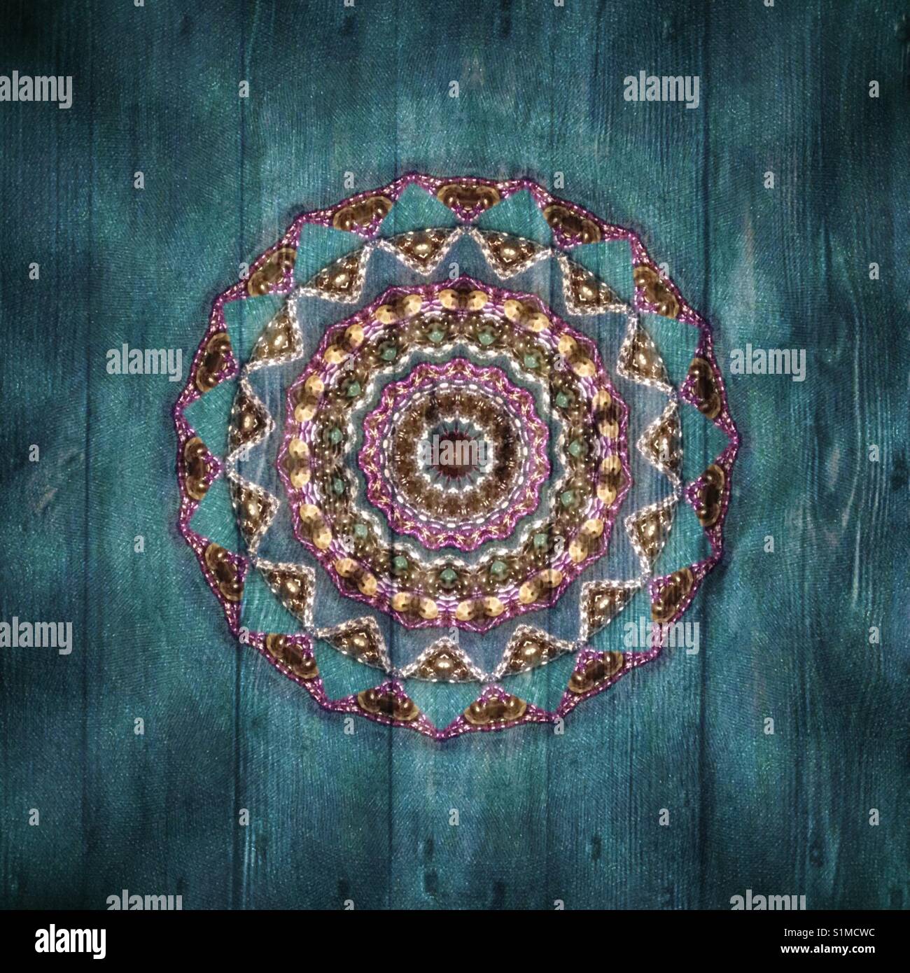 Effetto Mandala, perline, ornati, mandala, design su legno, rustico, boho, stile indiano, esotici, cerchio, parete, arte, Foto Stock